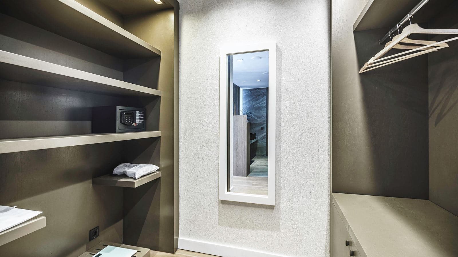 rooms-deluxe-room