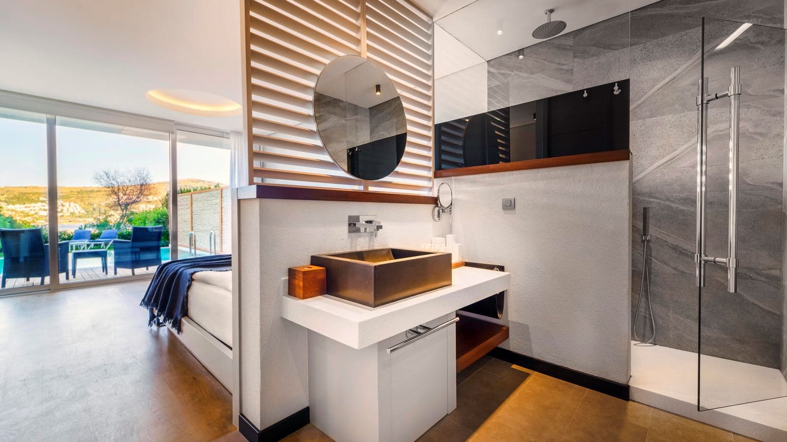 rooms-luxury-room