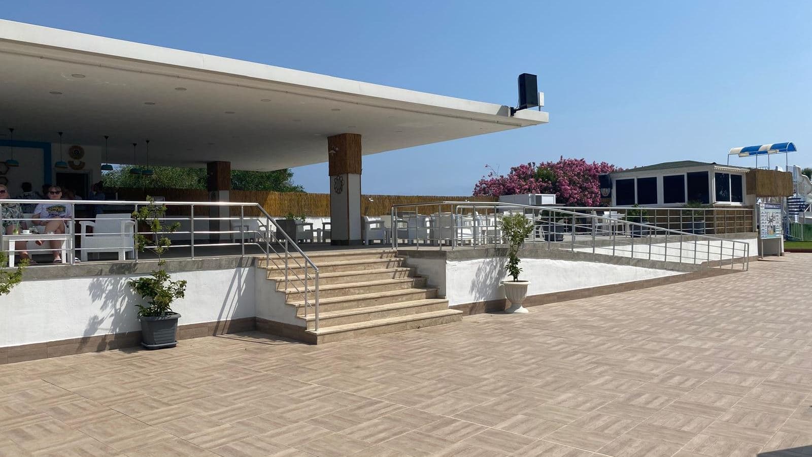 bars-blue-pool-bar
