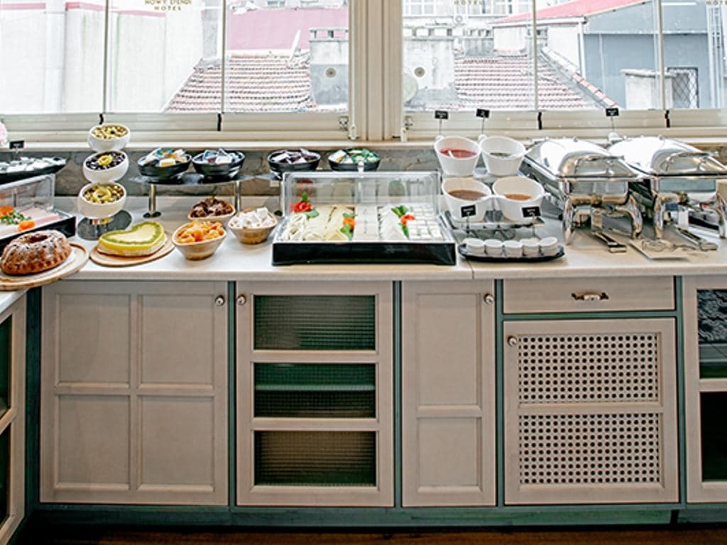 restaurants-breakfast-terrace