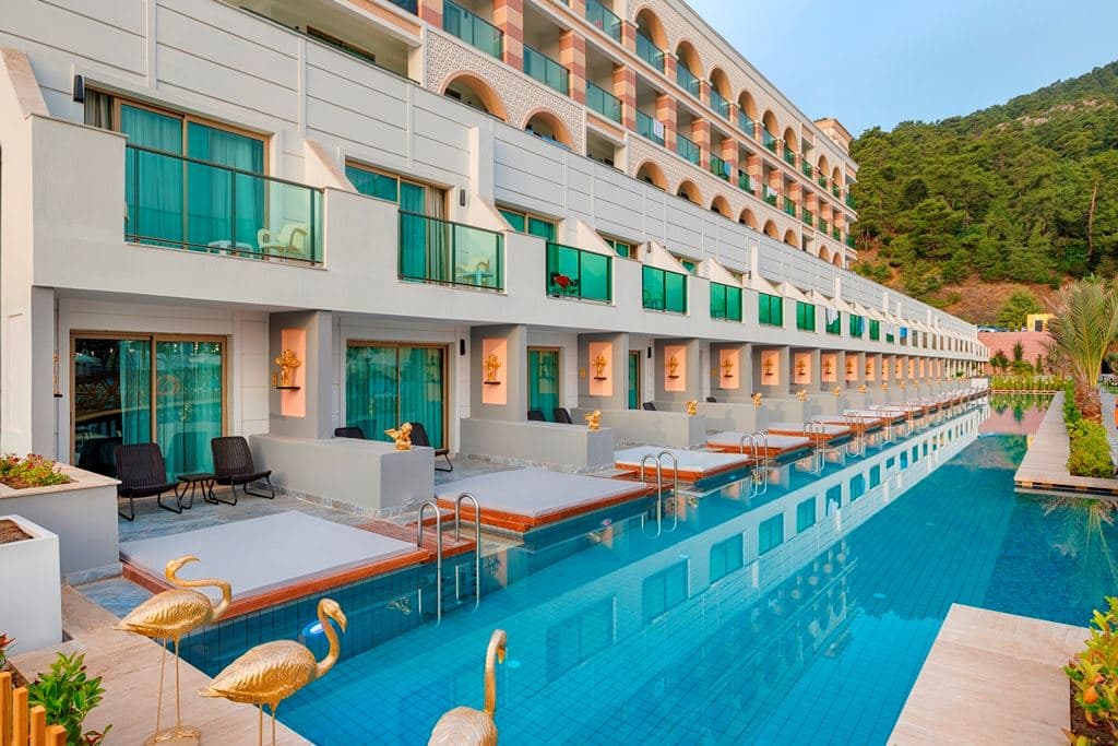 rooms-swim-up-room--main-building