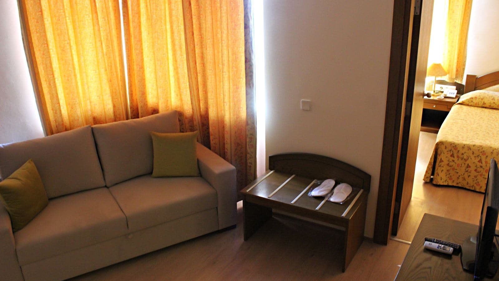 rooms-family-room