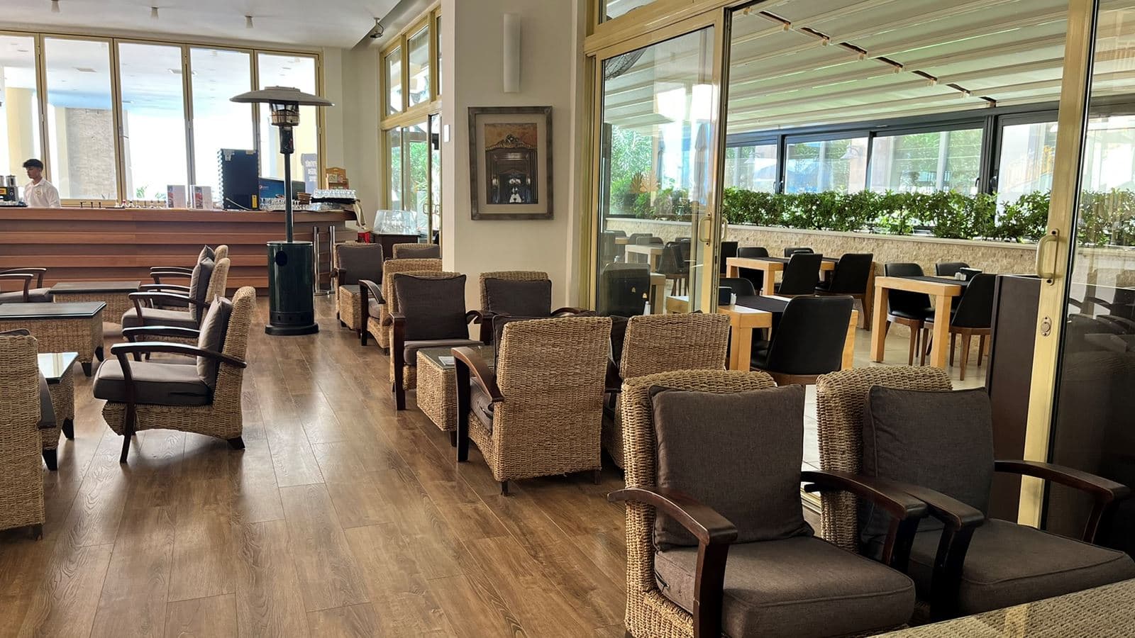 bars-poollobby-bar