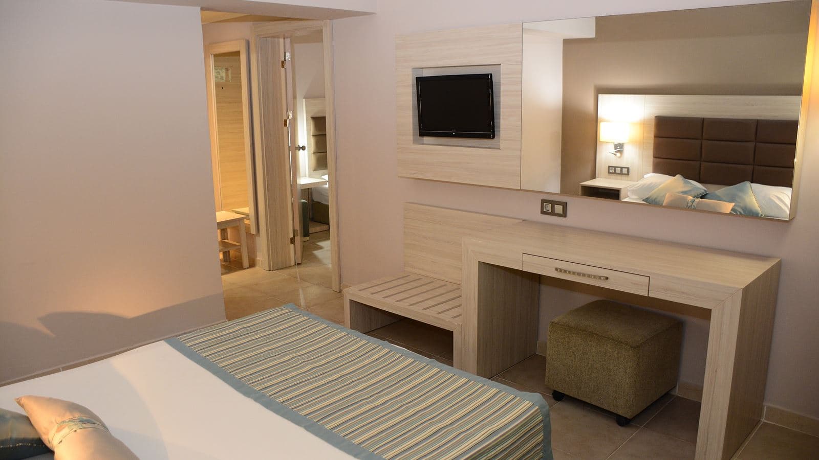 rooms-family-room