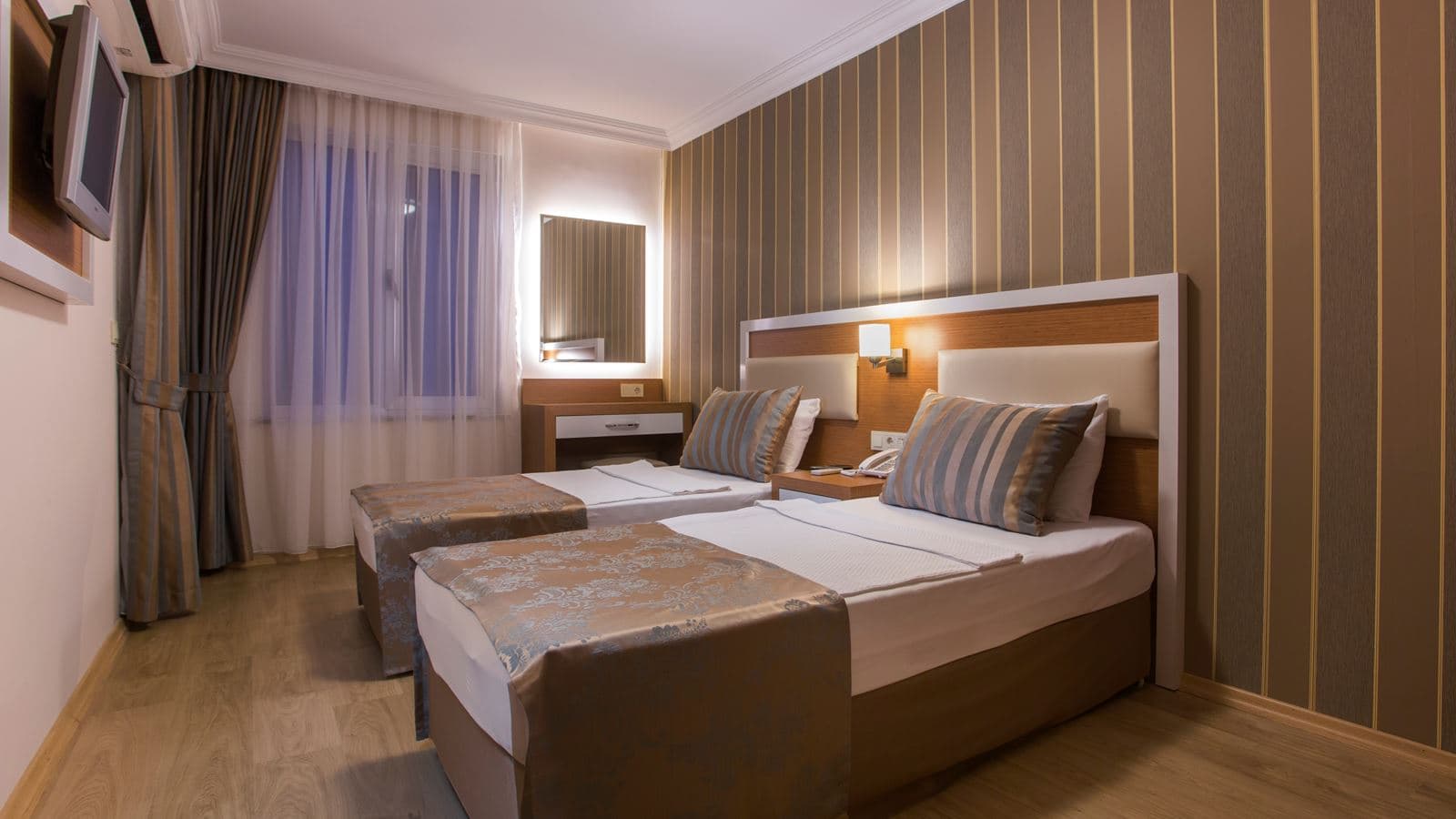 rooms-family-room