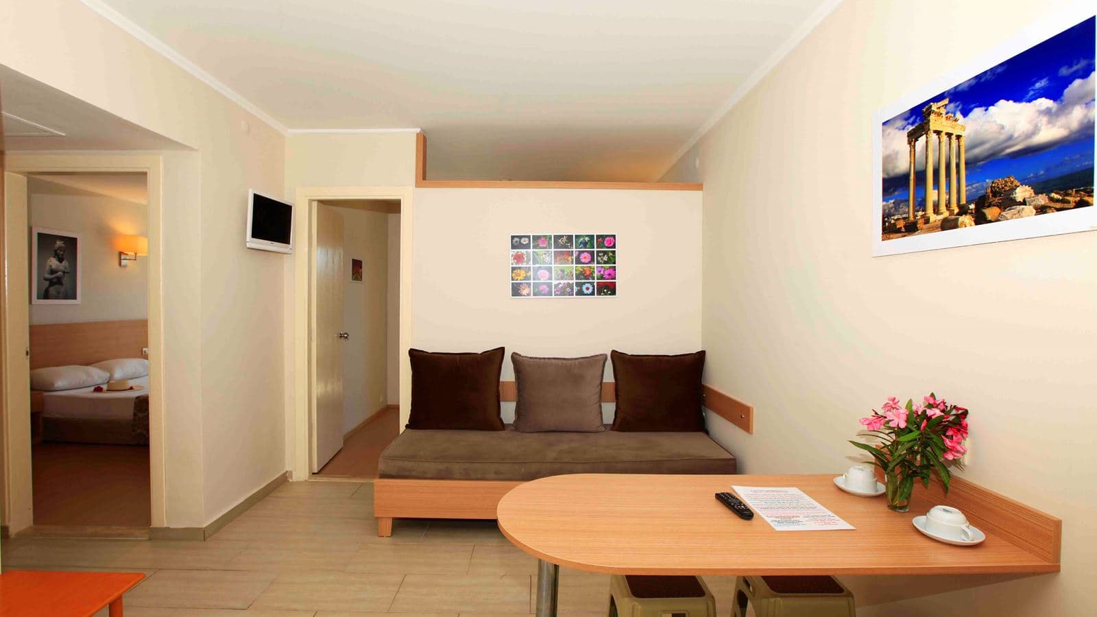 rooms-family-room-1-bedroom