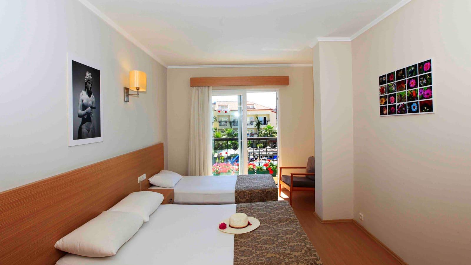 rooms-family-room-1-bedroom