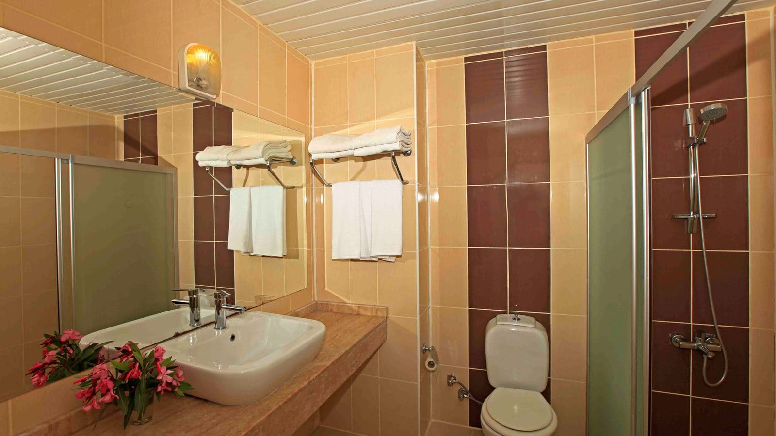 rooms-family-room-1-bedroom