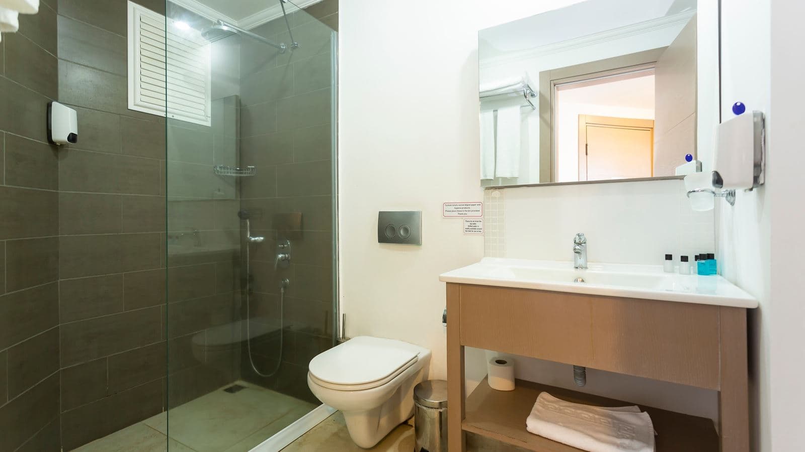 rooms-standard-room