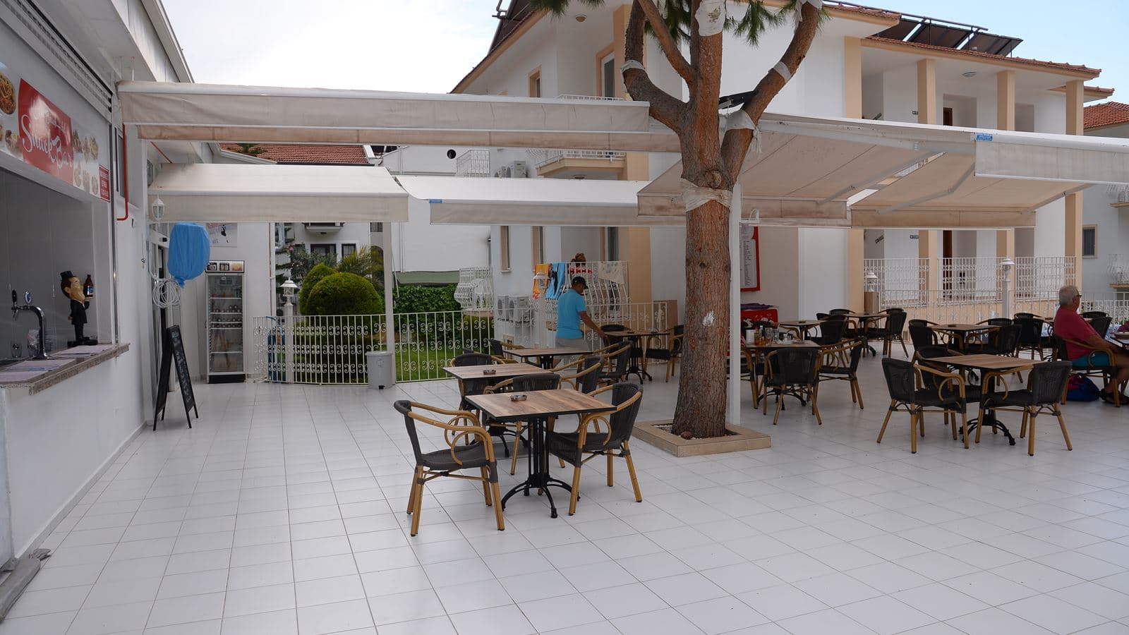 restaurants-pool-bar