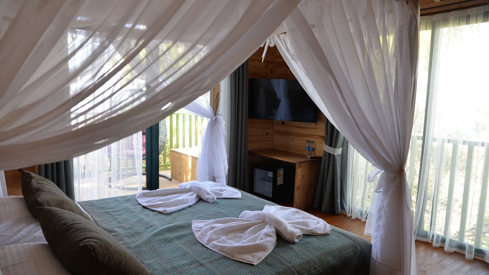 rooms-bungalow-sea-view-with-jacuzzi