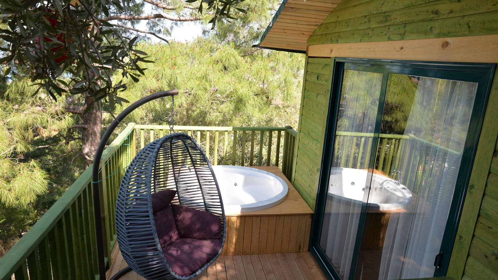 rooms-bungalow-sea-view-with-jacuzzi