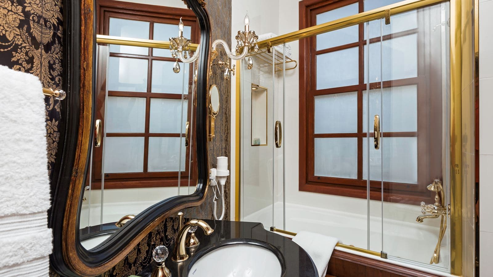 rooms-deluxe-suite
