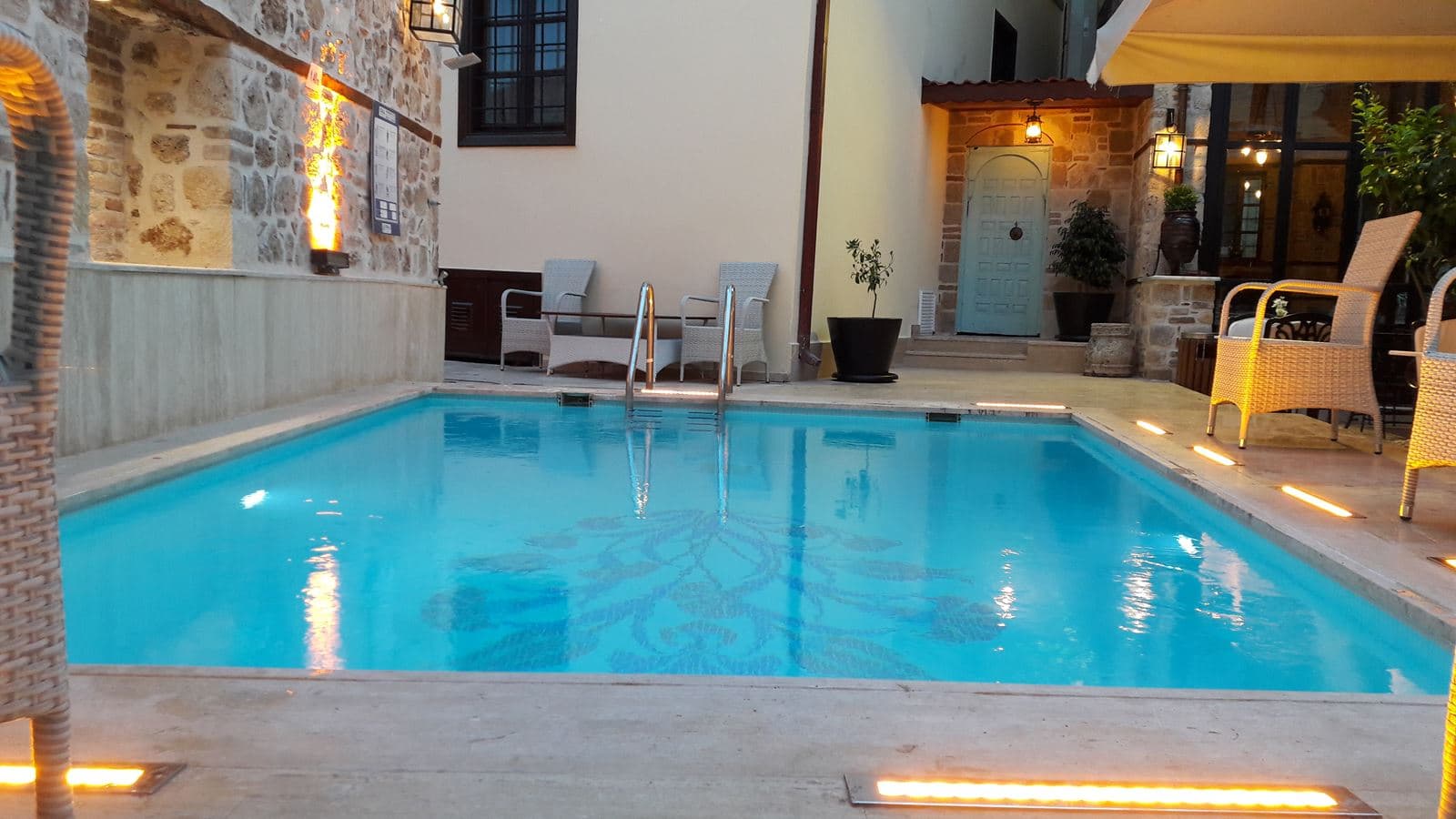 pools-outdoor-pool