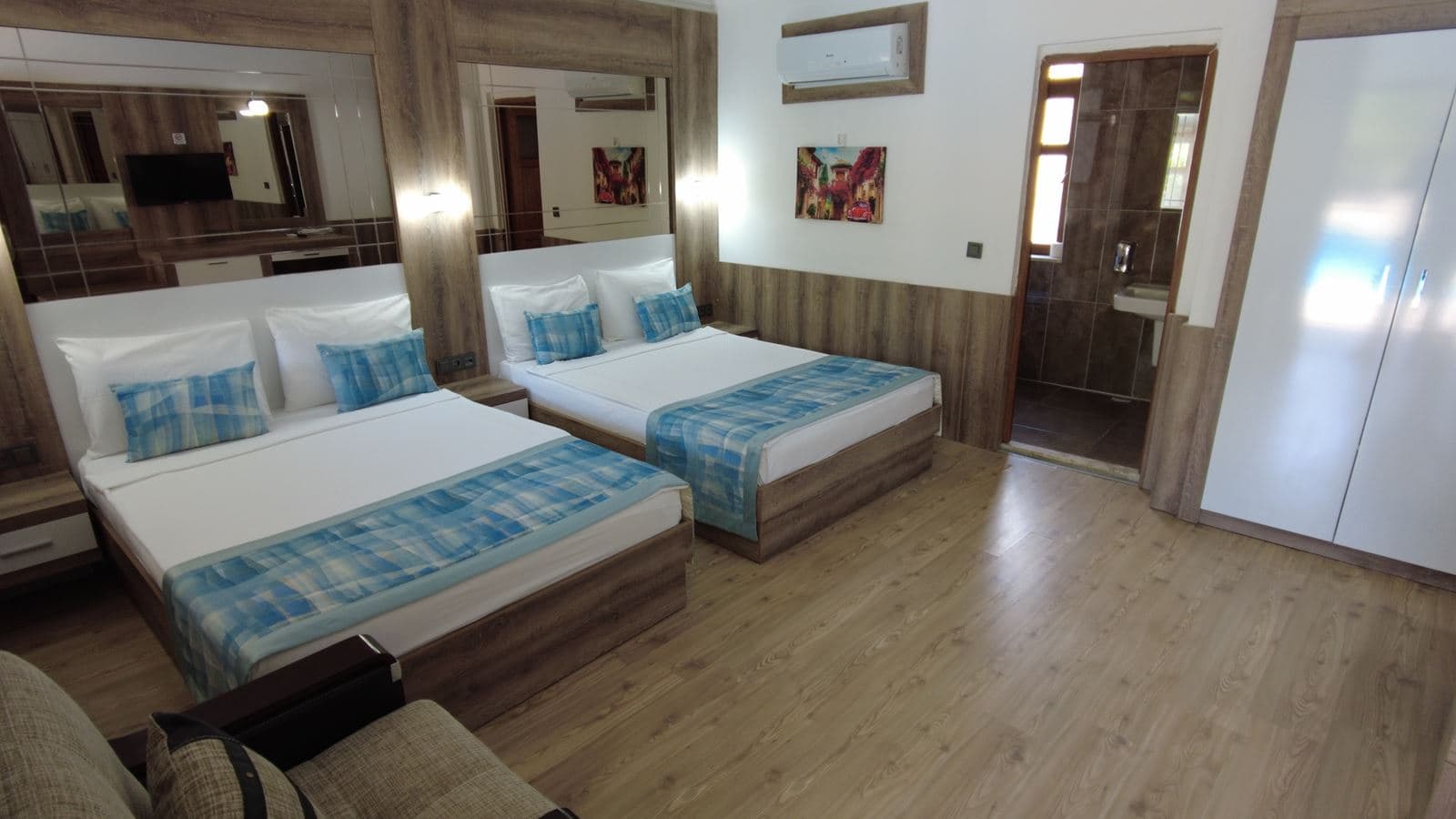 rooms-superior-room