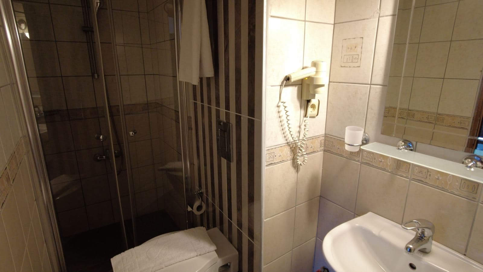 rooms-superior-room