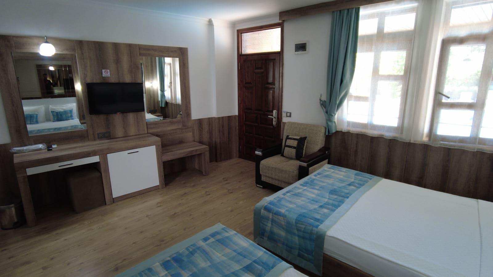 rooms-superior-room