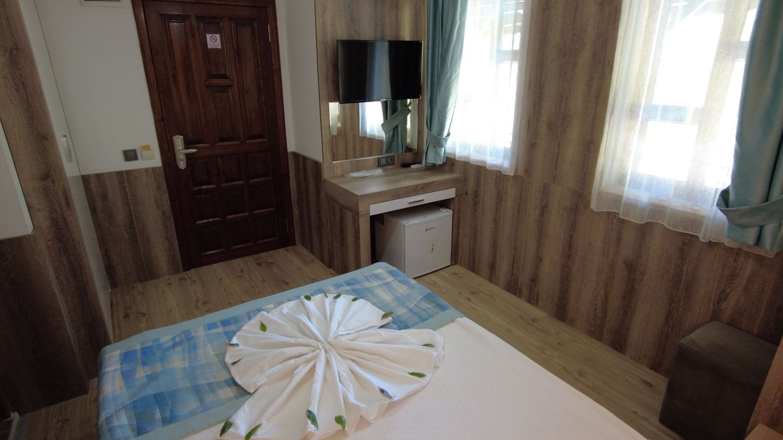 rooms-superior-room