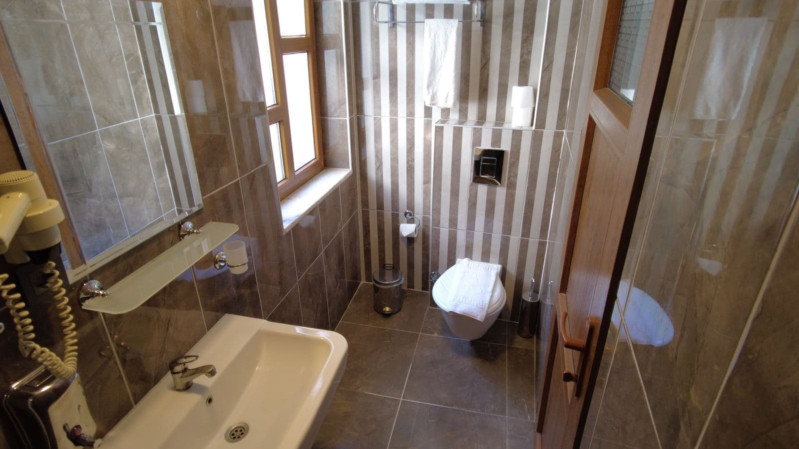 rooms-superior-room