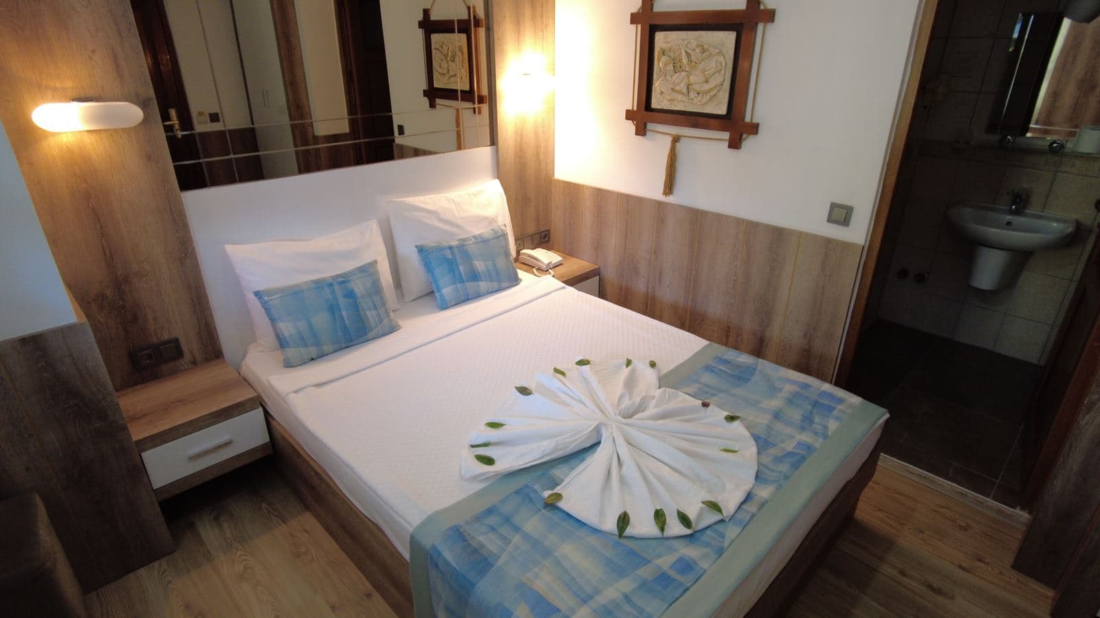rooms-superior-room