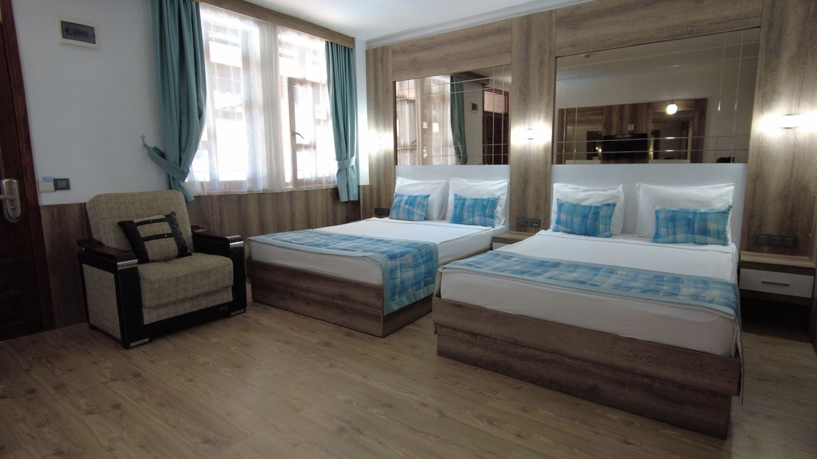 rooms-superior-room