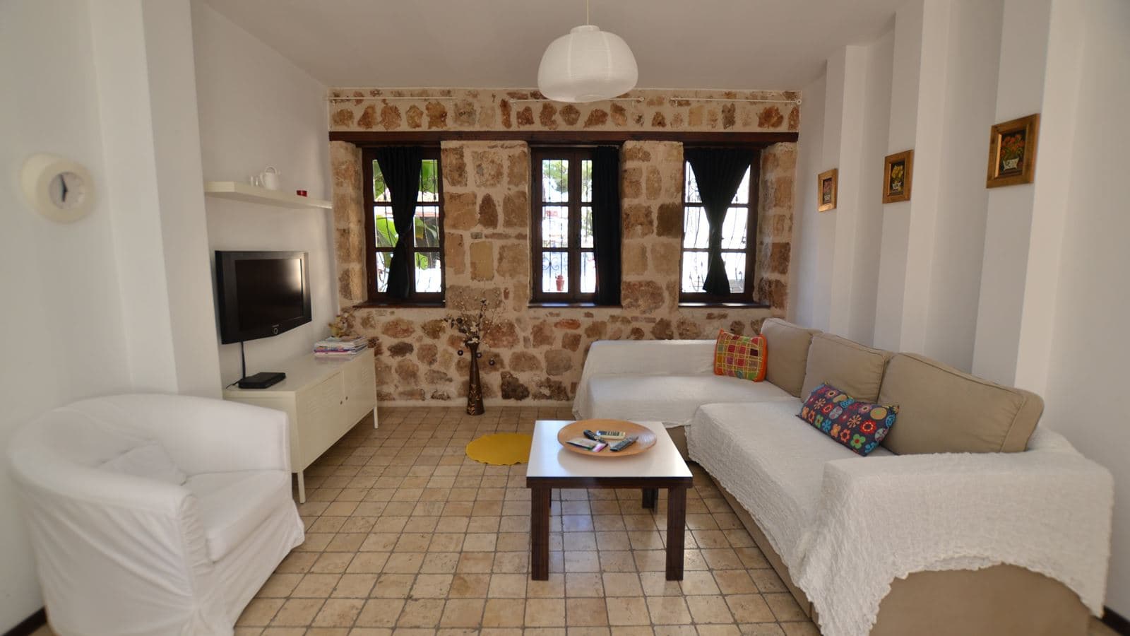 rooms-apart-room-with-kitchen