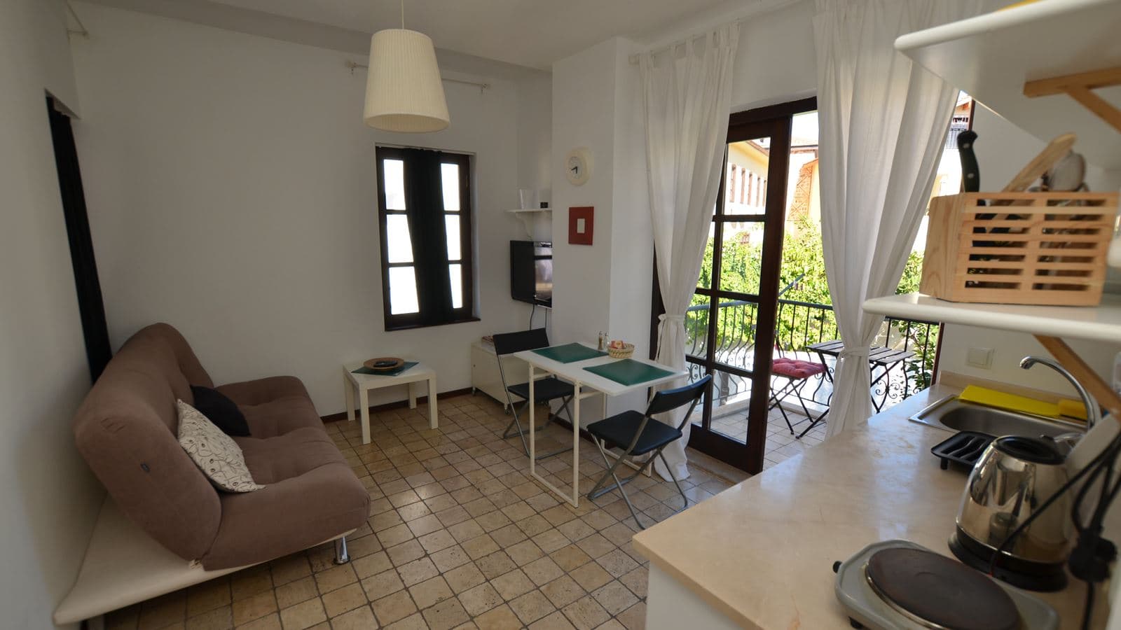rooms-apart-room-with-kitchen
