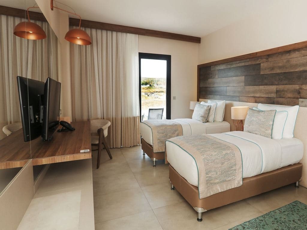 rooms-superior-landview-room