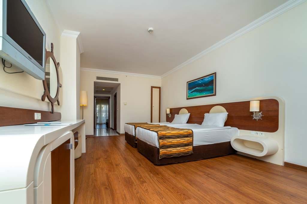 rooms-family-room