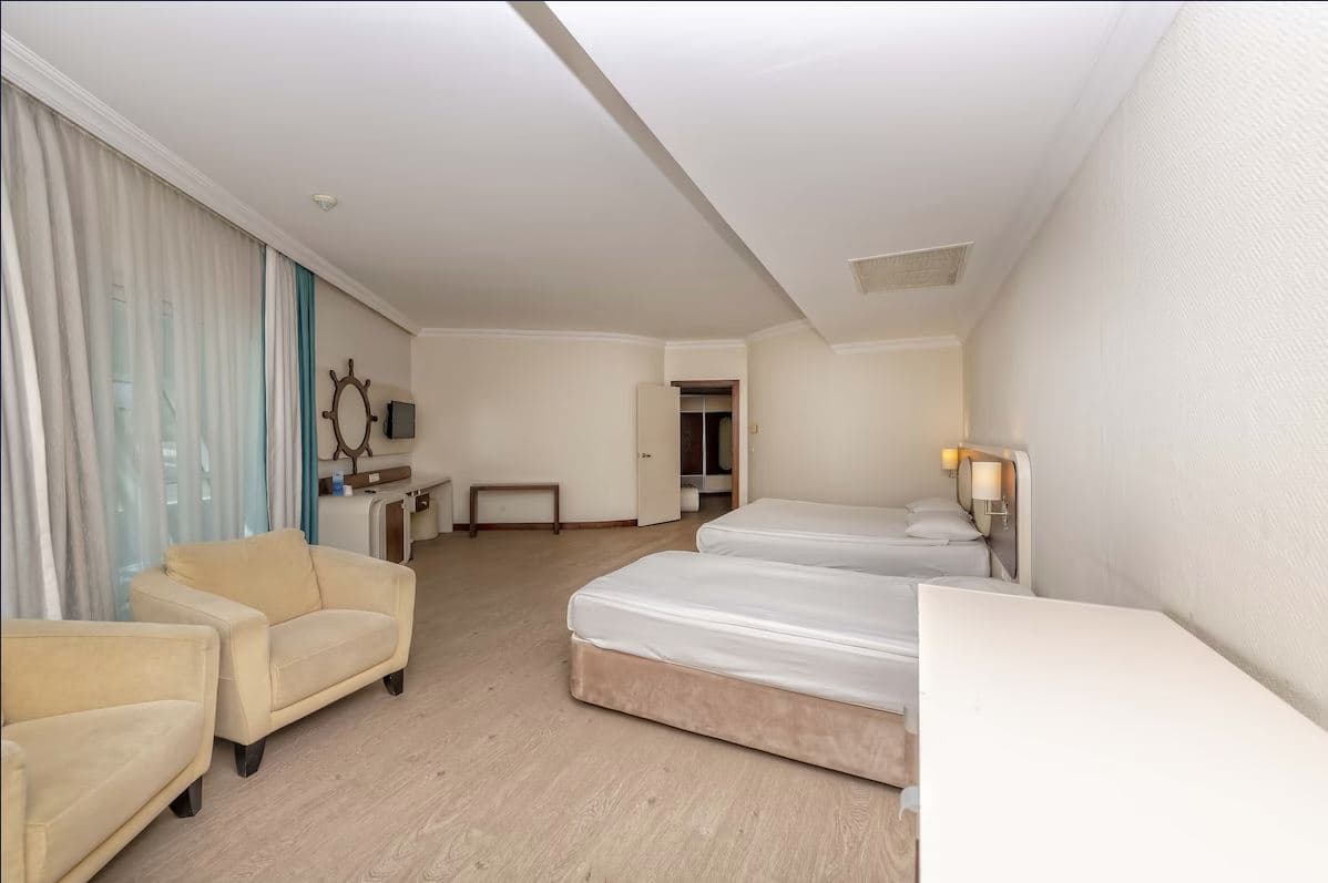 rooms-suit-room