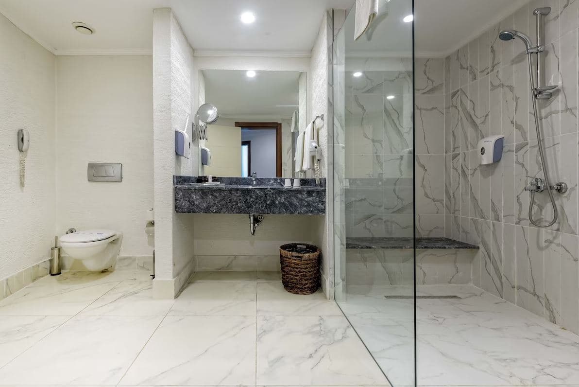 rooms-suit-room