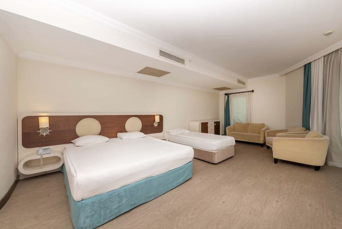 rooms-suit-room