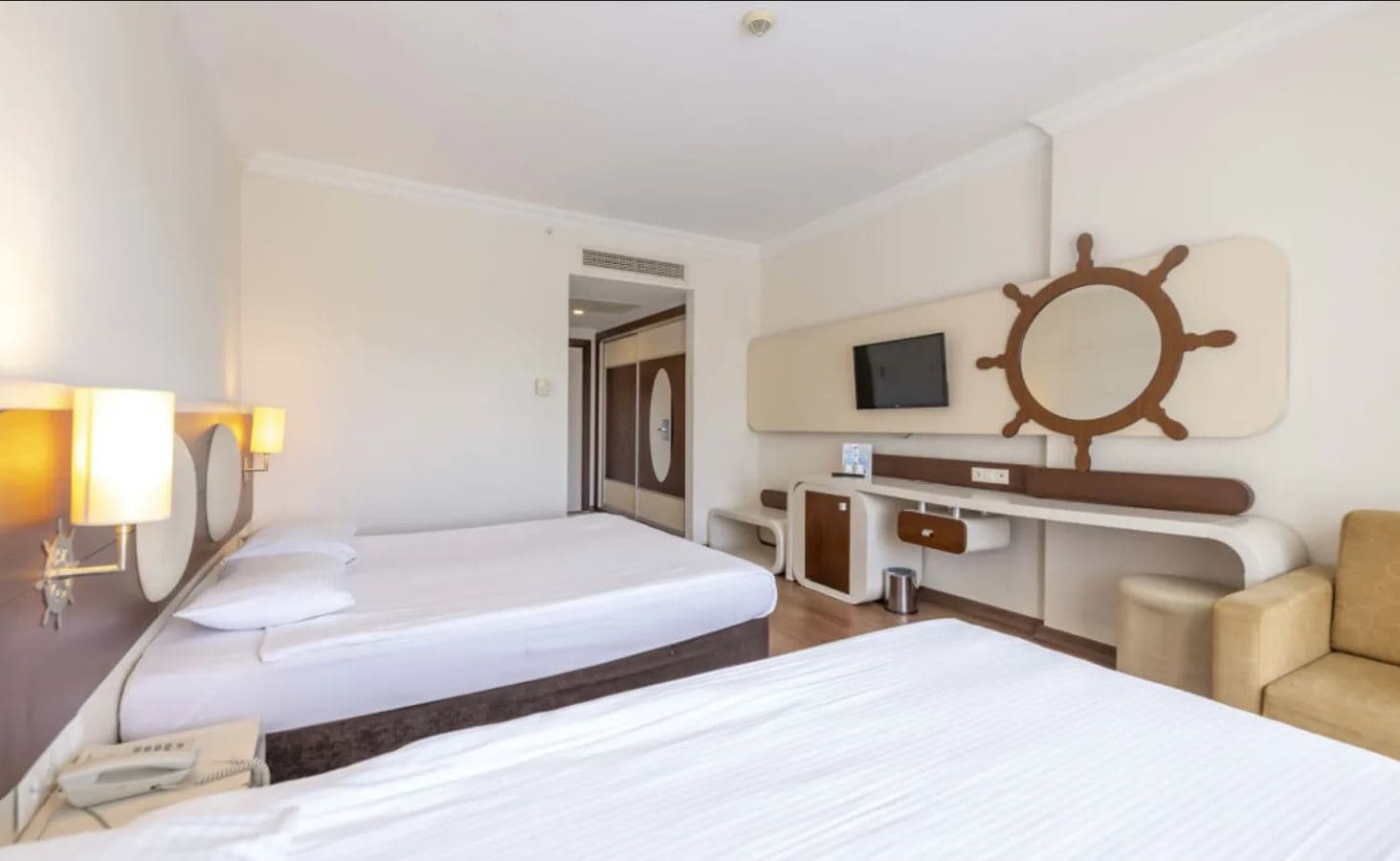 rooms-coral-room