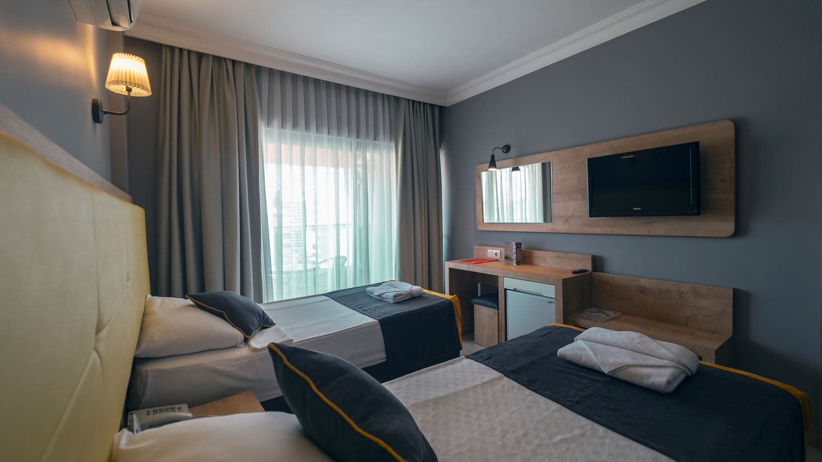rooms-standard-room-side-sea-view