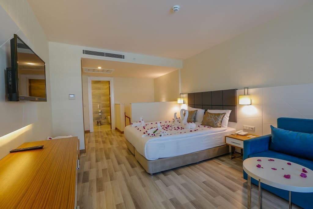rooms-duplex-family-room
