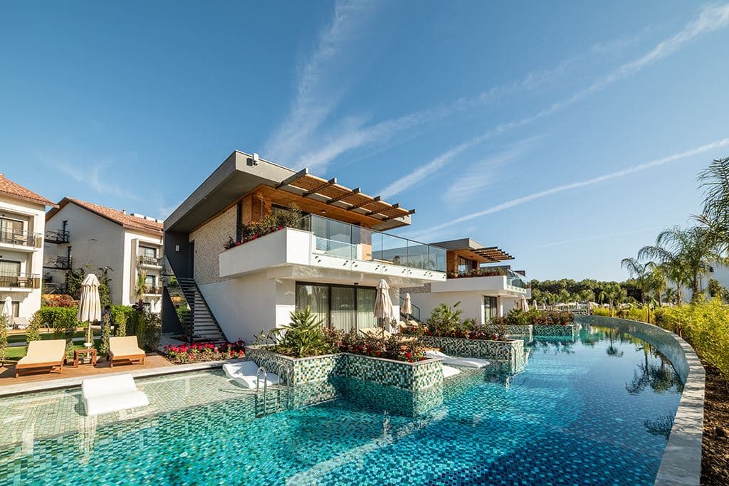 rooms-lake-house-suite-swimup