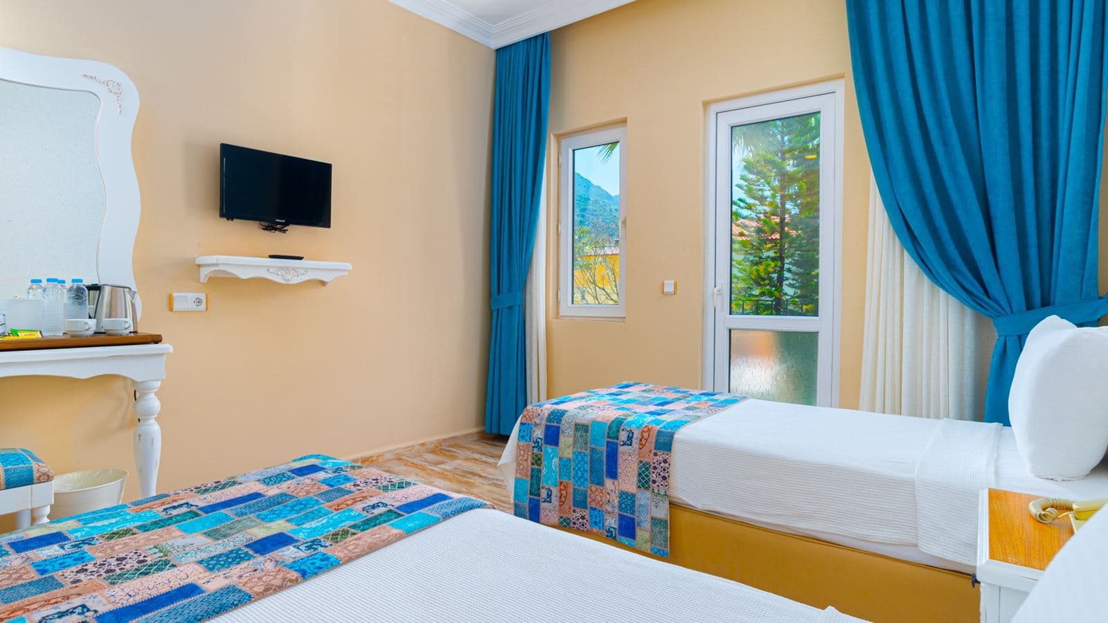 rooms-superior-room