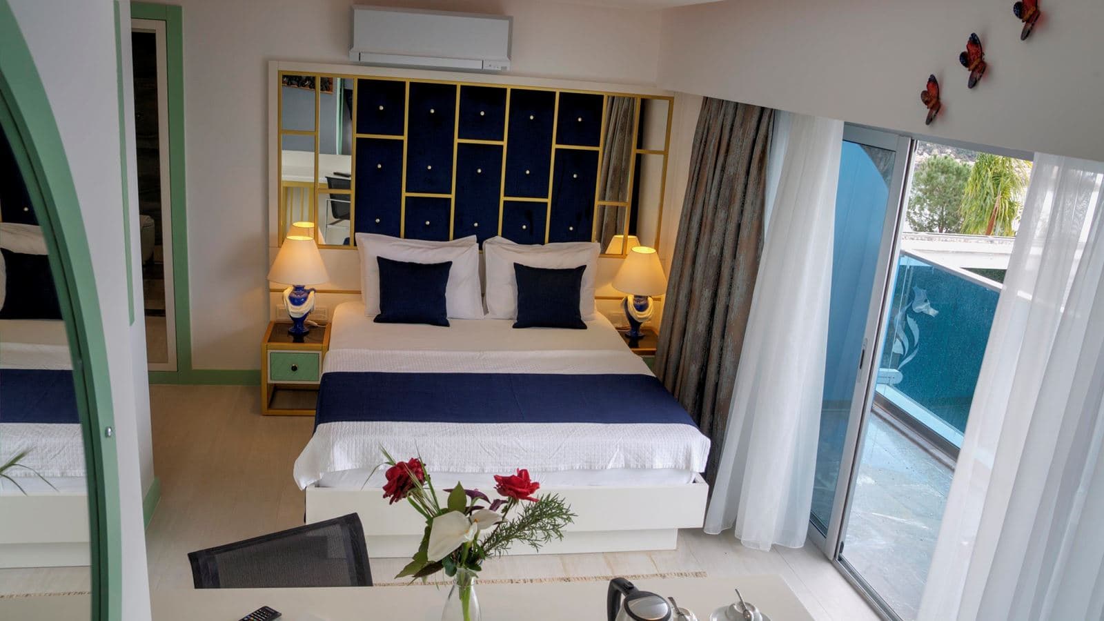 rooms-deluxe-room-sea-side