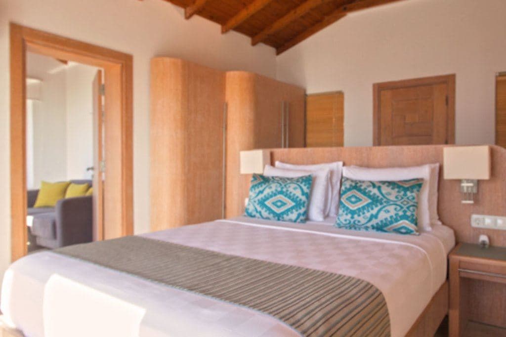 rooms-sunset-suite