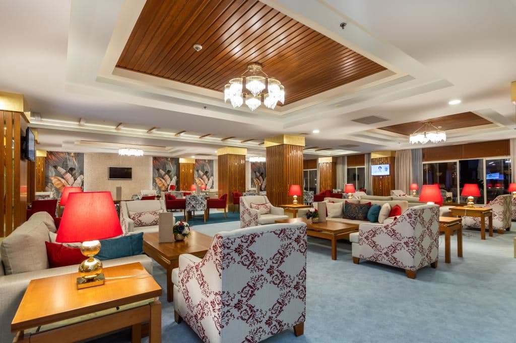 bars-aura-lobby-bar