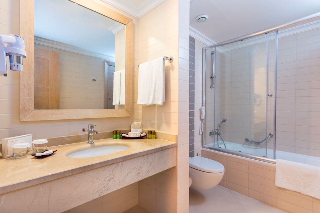 rooms-coral-room