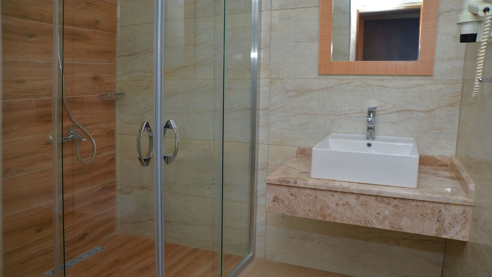 rooms-standard-land-view