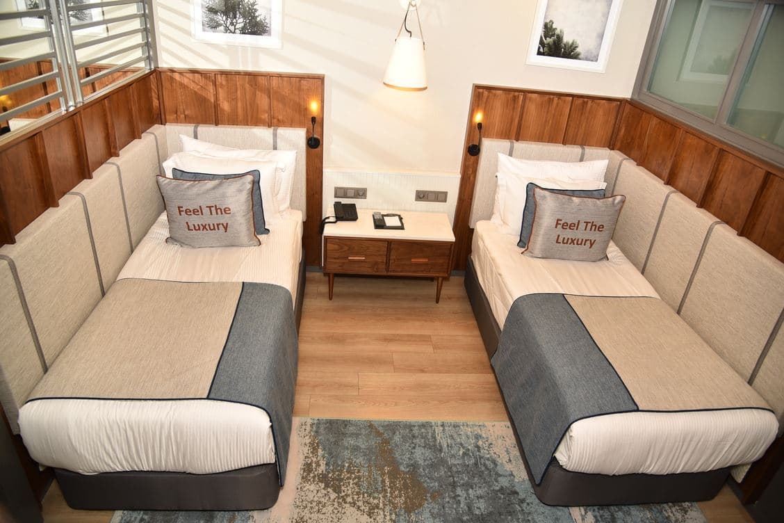rooms-family-side-sea-view-room-with-1-bathroom
