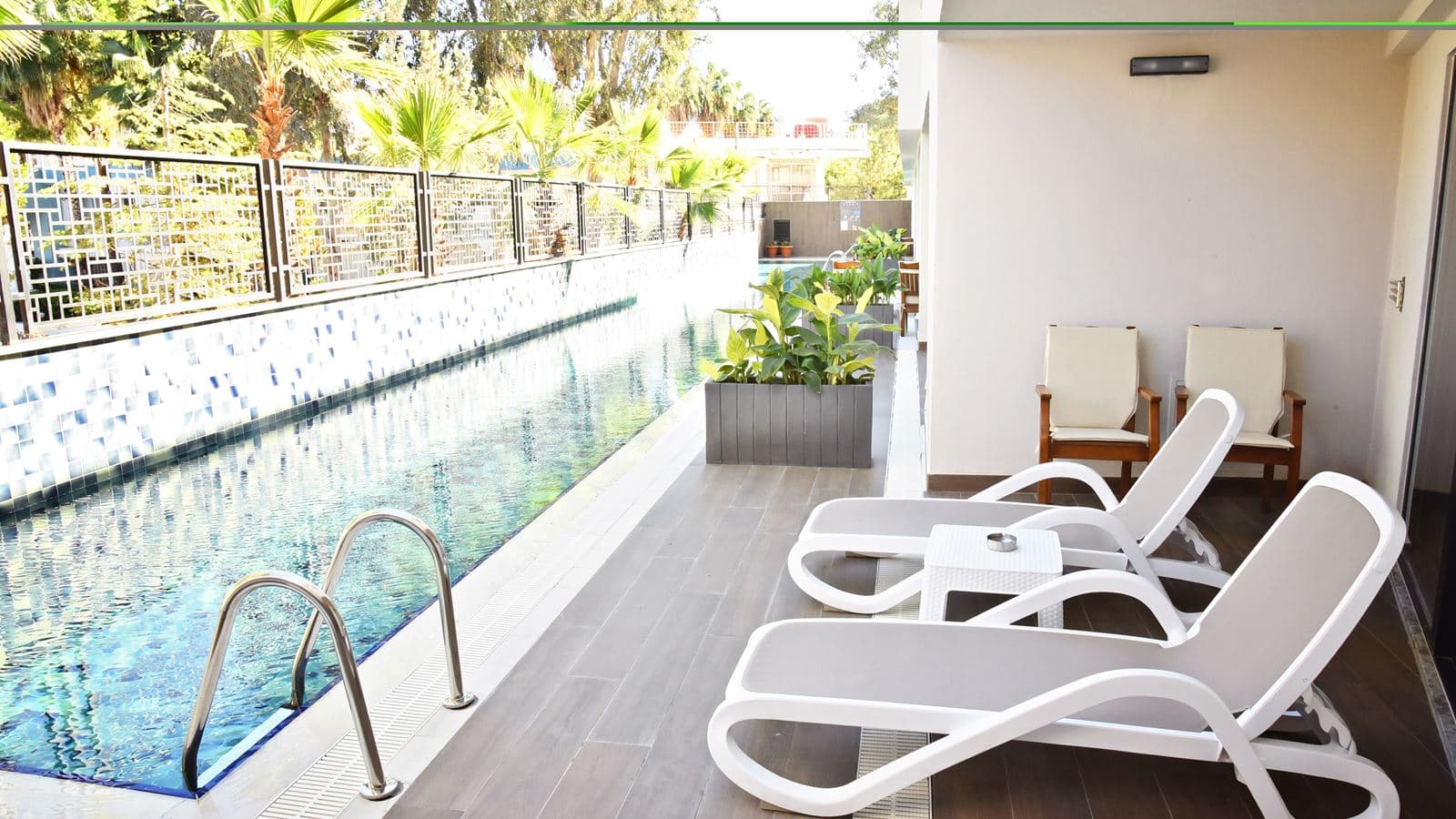 rooms-swim-up