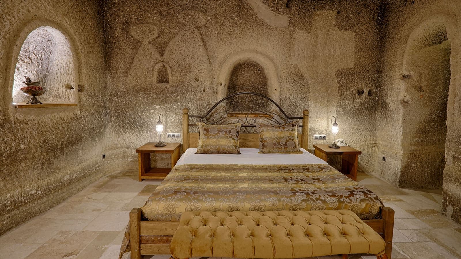 rooms-cave-suite