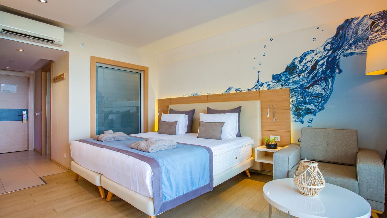 rooms-pool-access