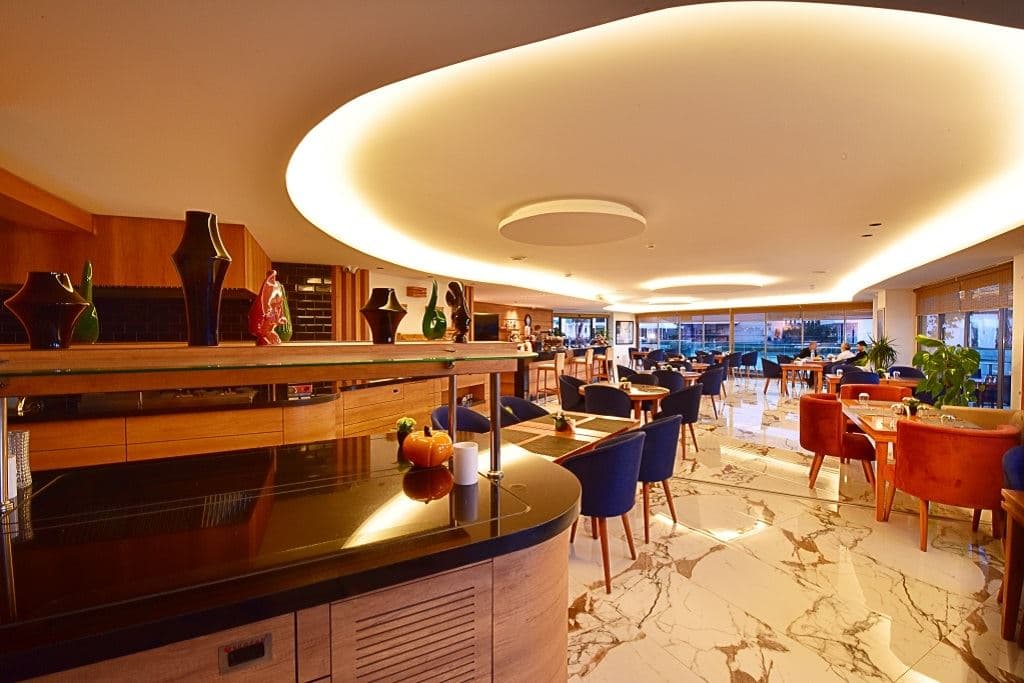 restaurants-restaurant
