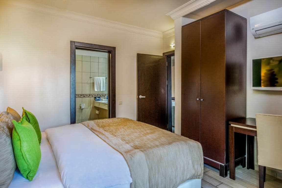 rooms-superior-suite-garden-view