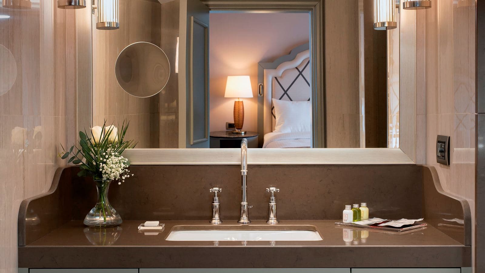 rooms-superior-room