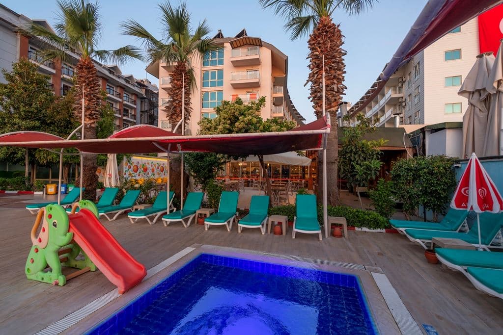 pools-outdoor-childrens-pool